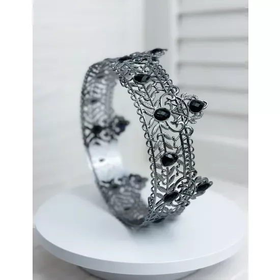 Antique silver cake crown, black stones