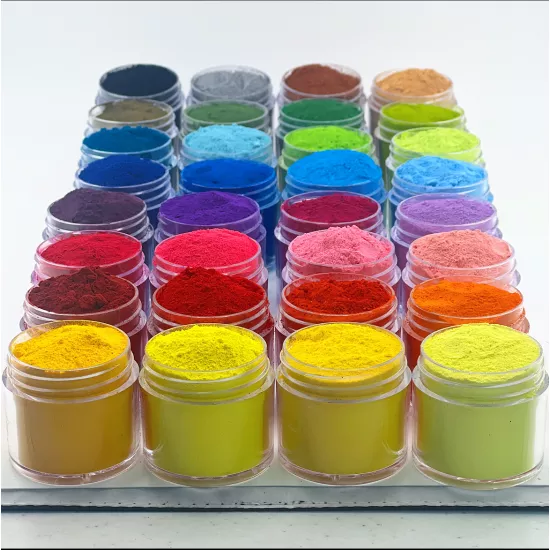 A complete set of fat-soluble dyes with 32 colors. Packaging of 30 ml