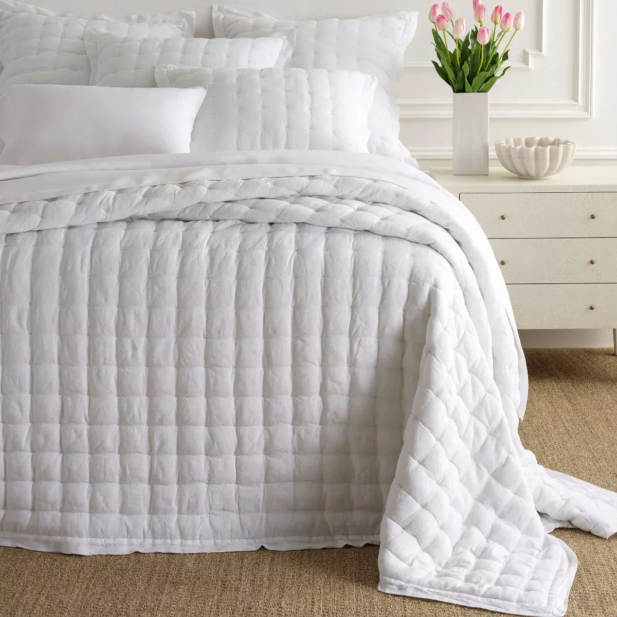 Lush Linen White Puff