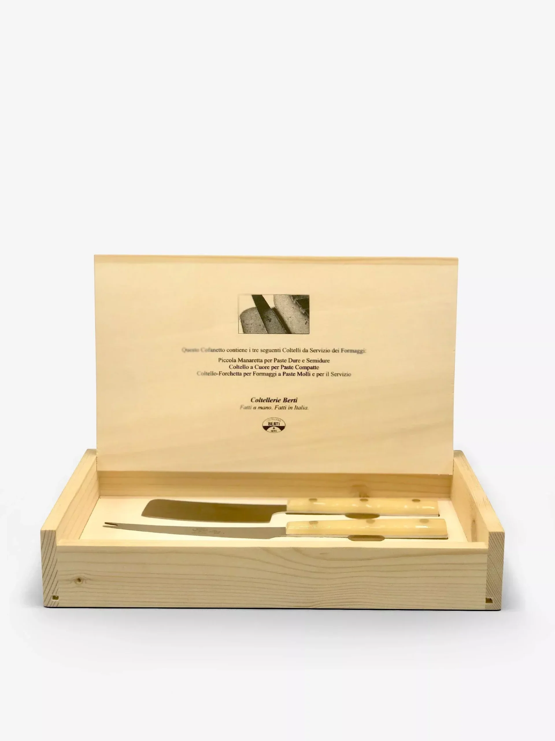 Set of 3 cheese Knives in White Lucite
