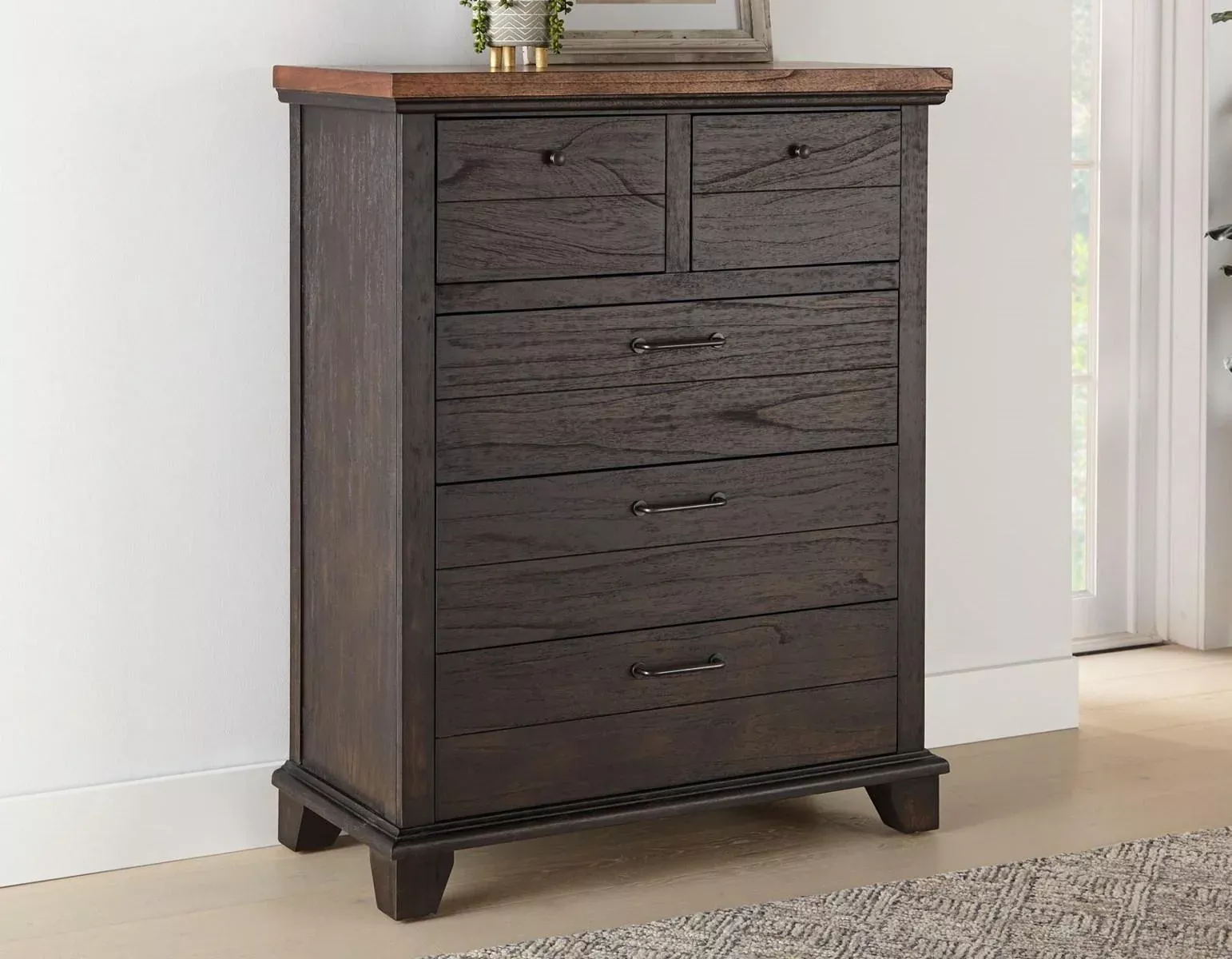 Steve Silver Bear Creek Brown 5 Drawer Chest in Chocolate